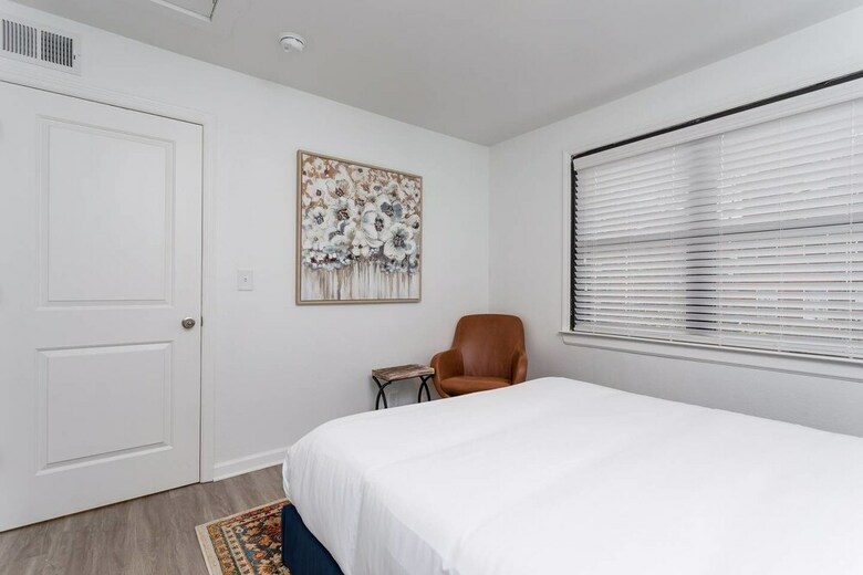 Apartamentos 8 Brs Comprised Of 4 Separate 2br Suites By Domio