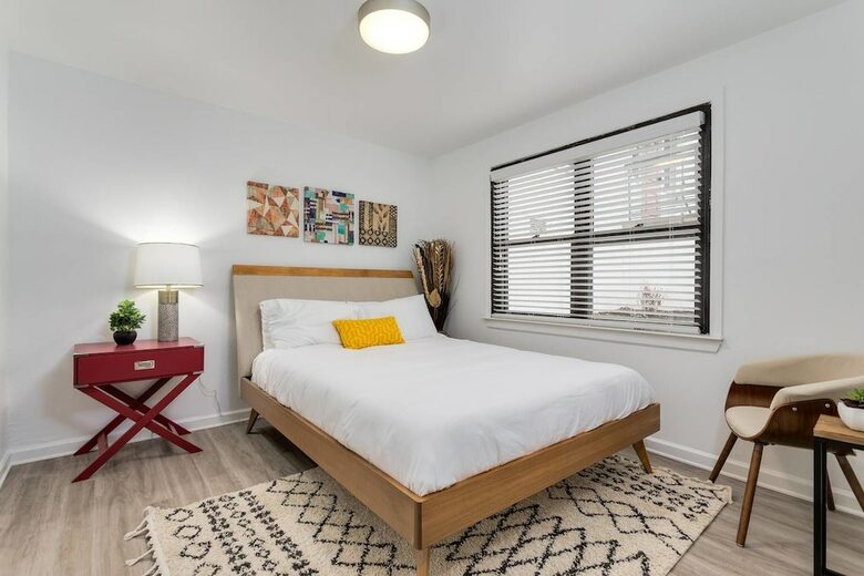 Apartamentos 8 Brs Comprised Of 4 Separate 2br Suites By Domio