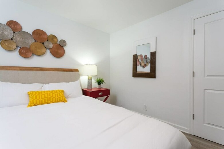 Apartamentos 8 Brs Comprised Of 4 Separate 2br Suites By Domio