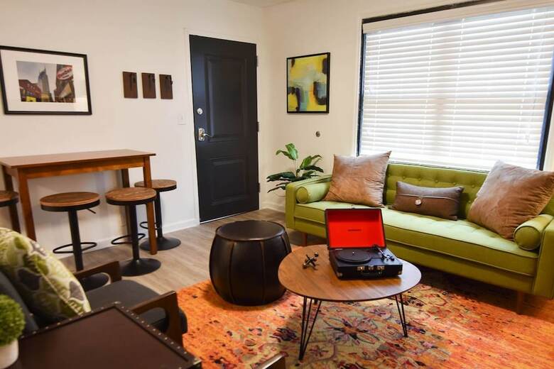 Apartamentos 8 Brs Comprised Of 4 Separate 2br Suites By Domio