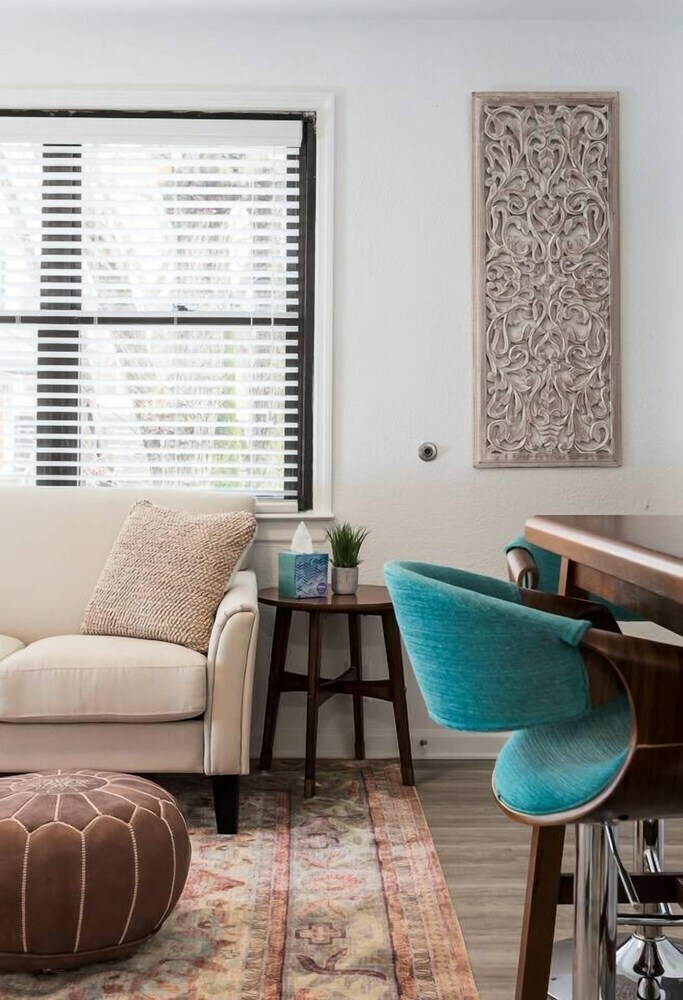 Apartamentos 8 Brs Comprised Of 4 Separate 2br Suites By Domio