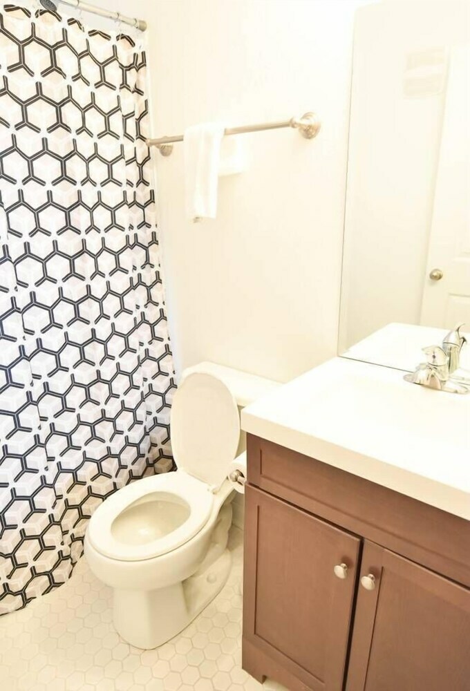 Apartamentos 8 Brs Comprised Of 4 Separate 2br Suites By Domio