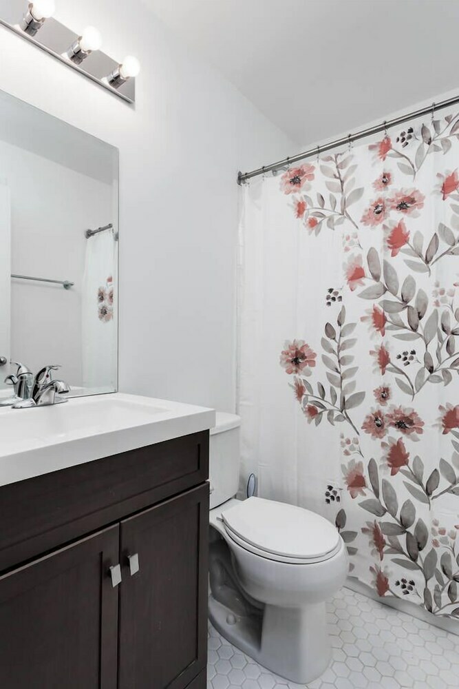 10 Brs Comprised Of 2 5br Suites By Domio