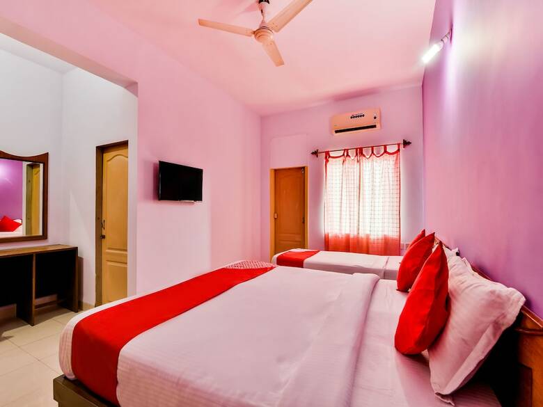 Oyo 2320 Hotel Mayura Novacity