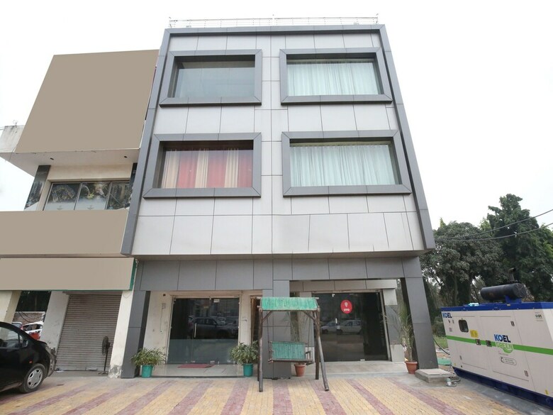 Oyo 16443 Hotel Jb