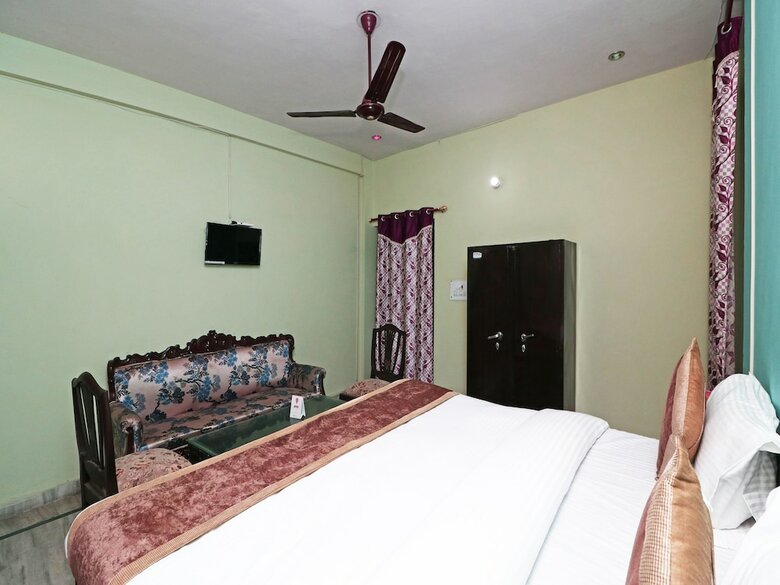 Hotel Oyo 16146 Royal Guest House