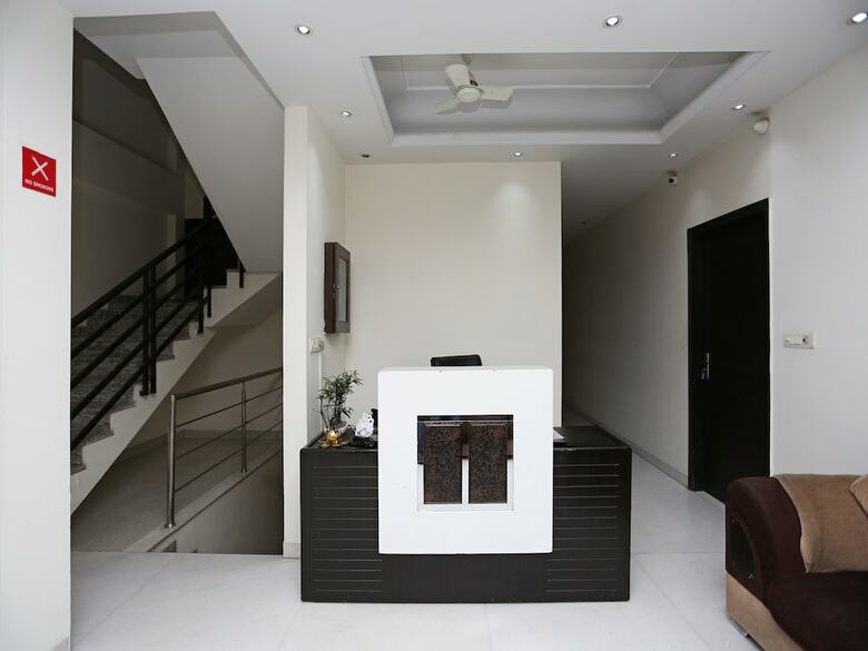 Oyo 16410 Hotel Retreet