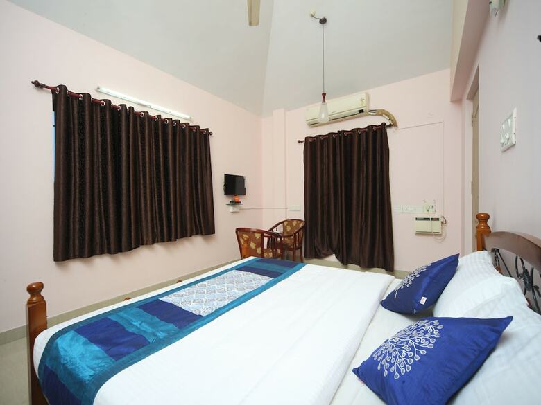 Hotel Oyo 15517 Kms House