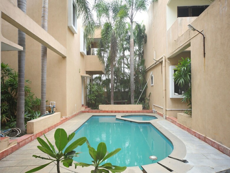 Hotel Oyo 15517 Kms House