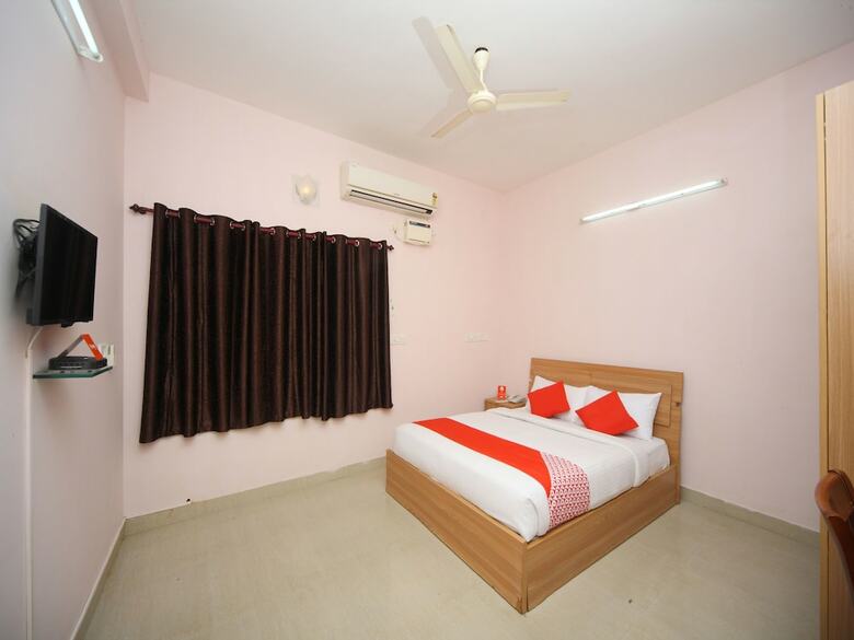 Hotel Oyo 15517 Kms House