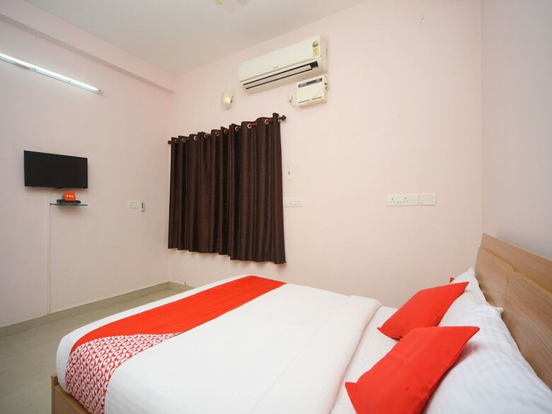Hotel Oyo 15517 Kms House
