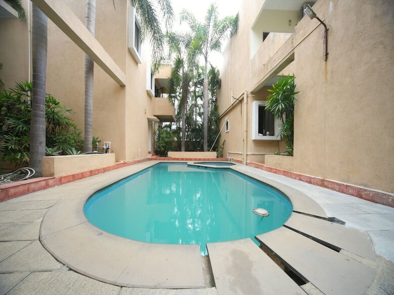 Hotel Oyo 15517 Kms House