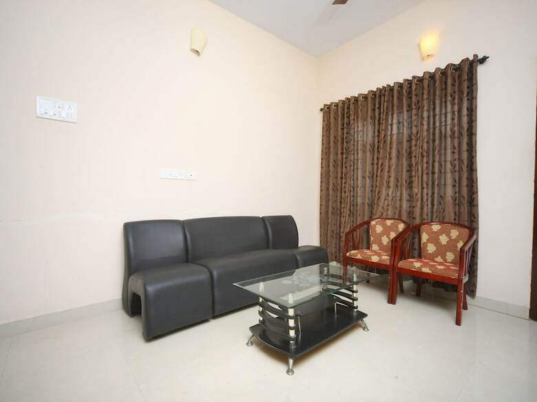 Hotel Oyo 15517 Kms House
