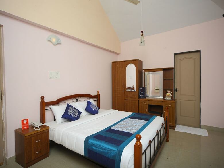 Hotel Oyo 15517 Kms House