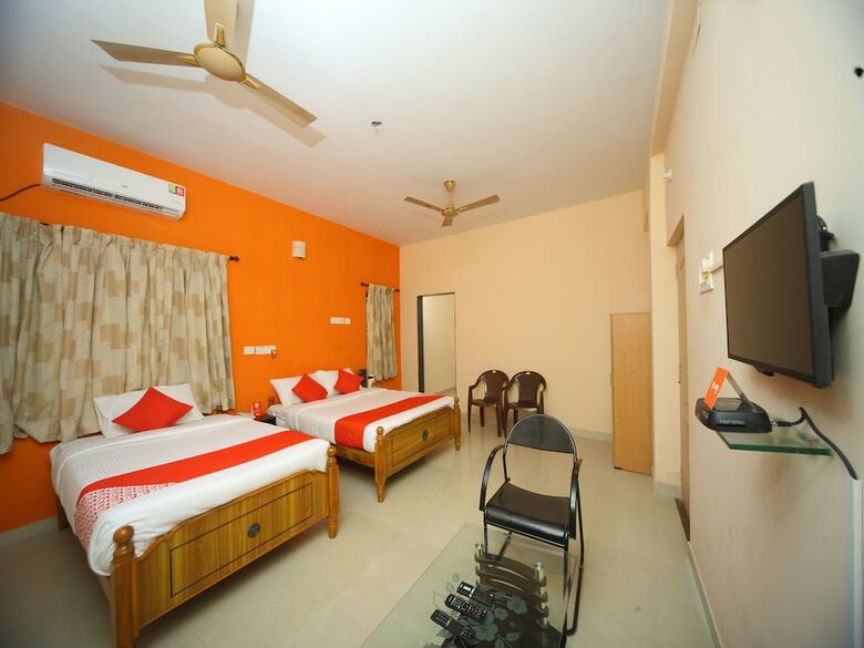 Hotel Oyo 15517 Kms House