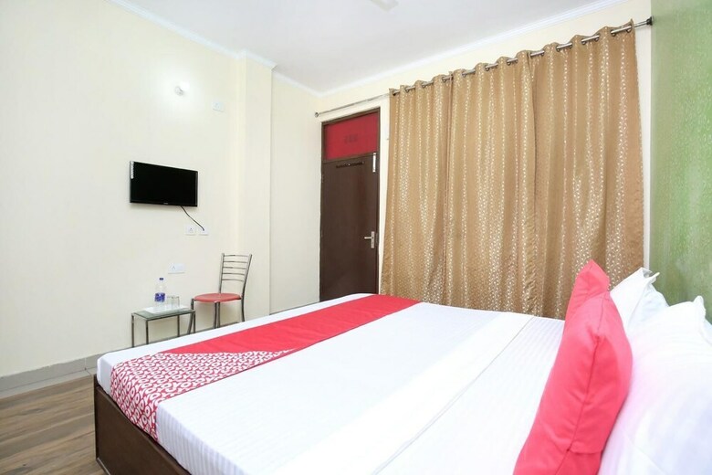 Oyo 15067 Hotel Ashoka