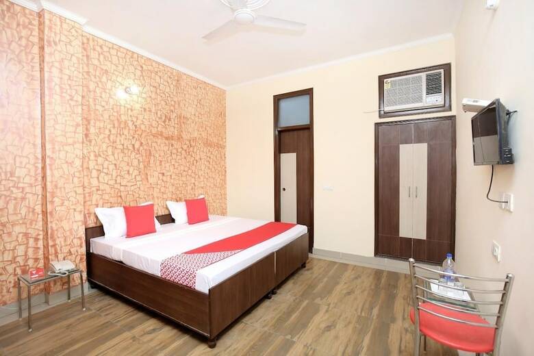 Oyo 15067 Hotel Ashoka