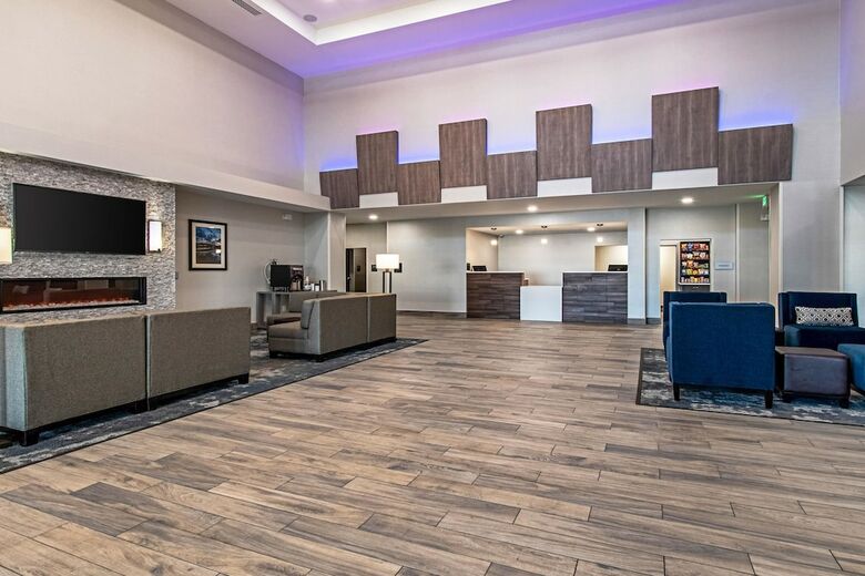 Hotel Comfort Suites