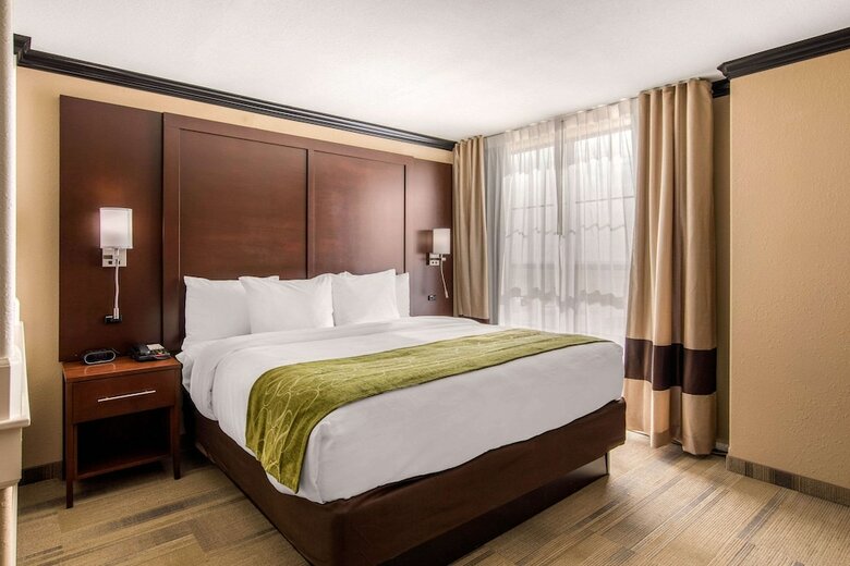 Hotel Comfort Suites