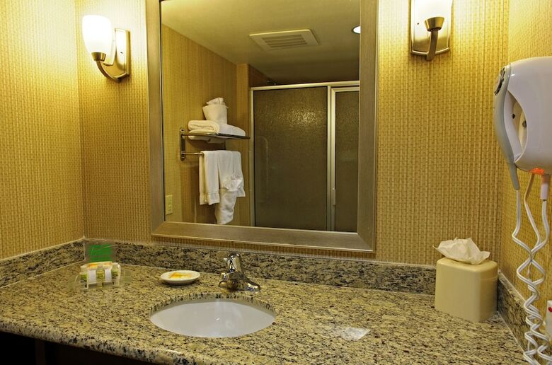 Holiday Inn Hotel & Suites Phoenix Airport