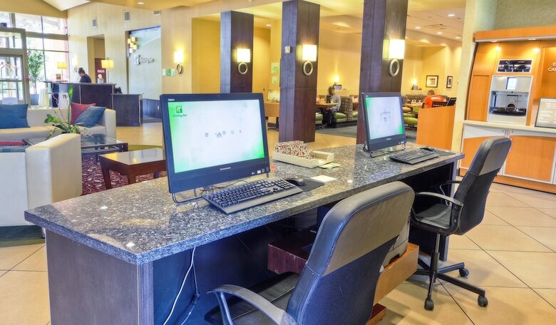 Holiday Inn Hotel & Suites Phoenix Airport