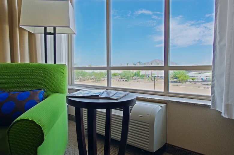 Holiday Inn Hotel & Suites Phoenix Airport