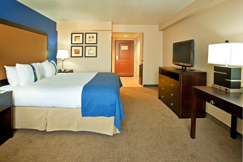Holiday Inn Hotel & Suites Phoenix Airport