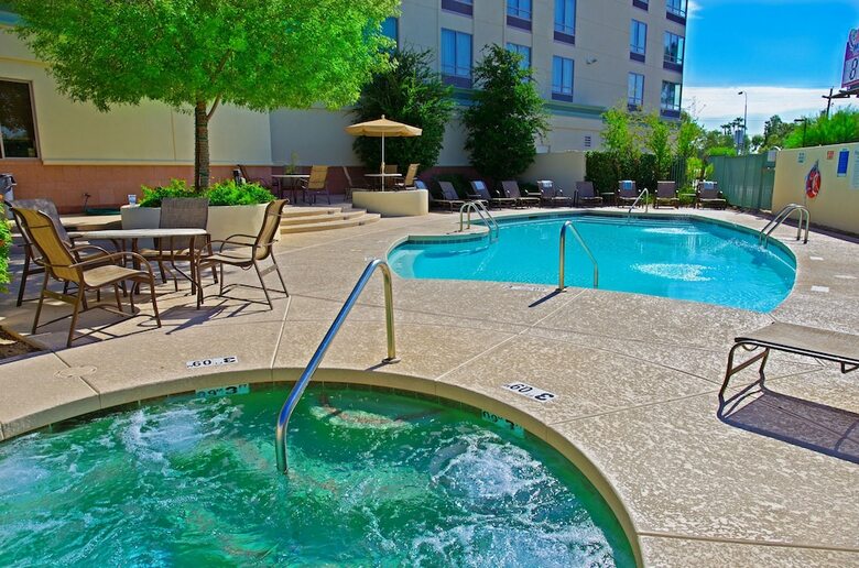 Holiday Inn Hotel & Suites Phoenix Airport
