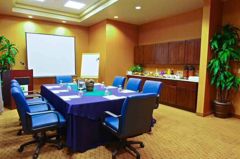 Holiday Inn Hotel & Suites Phoenix Airport