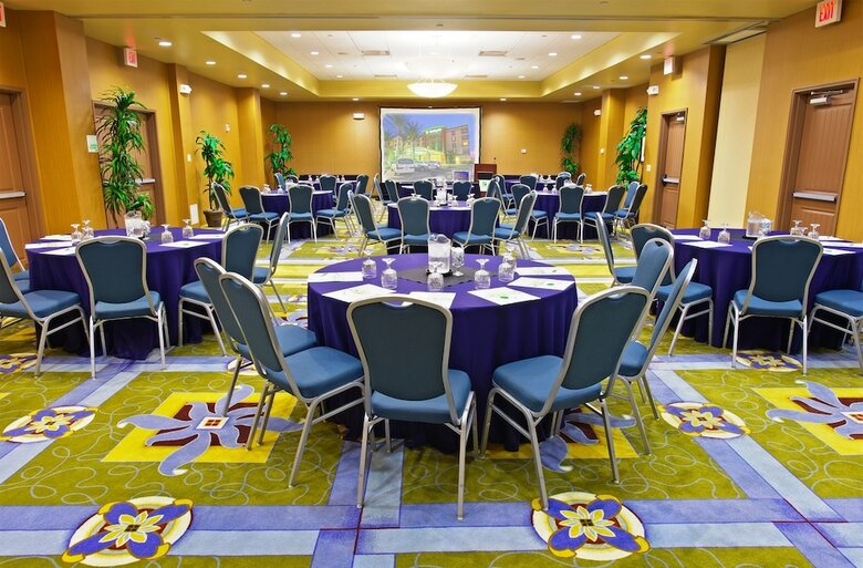 Holiday Inn Hotel & Suites Phoenix Airport