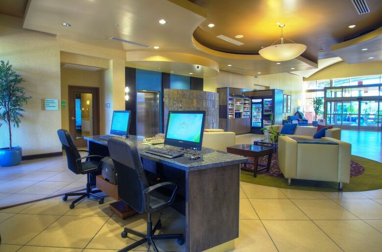 Holiday Inn Hotel & Suites Phoenix Airport