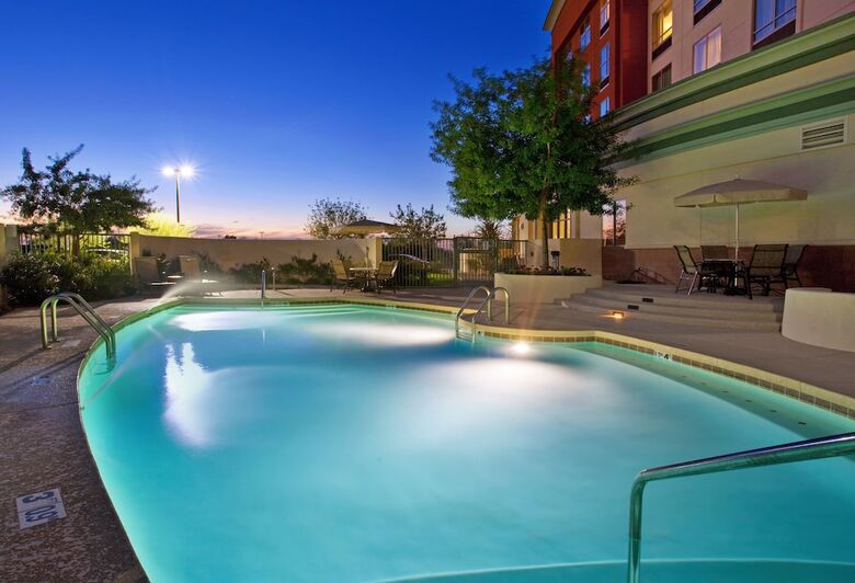 Holiday Inn Hotel & Suites Phoenix Airport