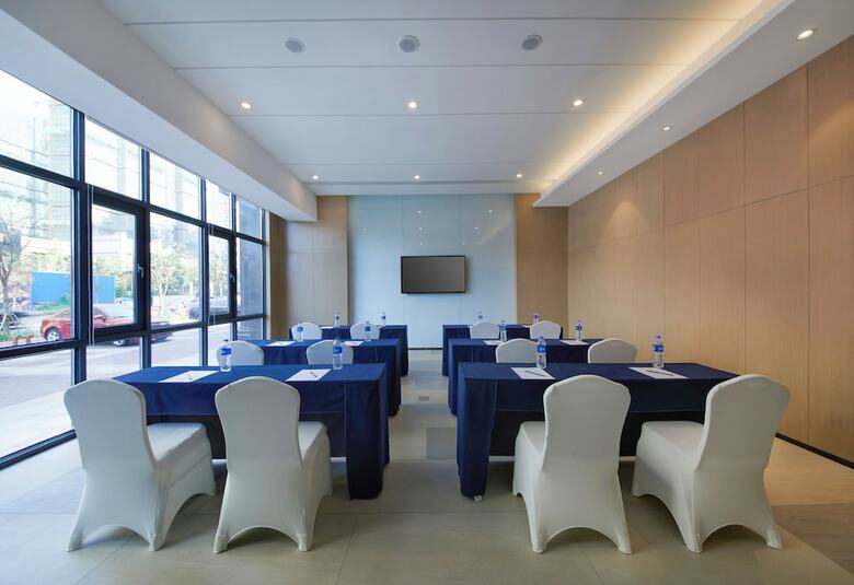 Hotel Holiday Inn Express Zhangjiagang East