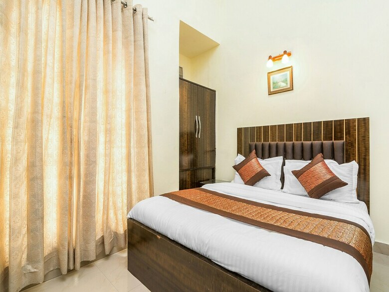 Hotel Oyo 14245 Amitabh Guest House