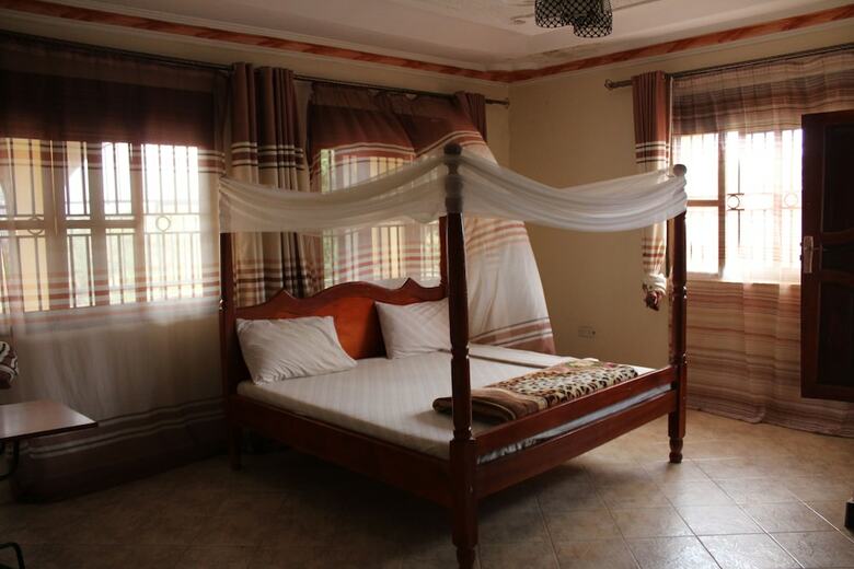 Hotel Bwindi Mgahinga Guest House