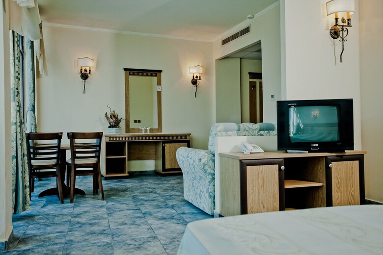 Hotel Chaika Beach Resort