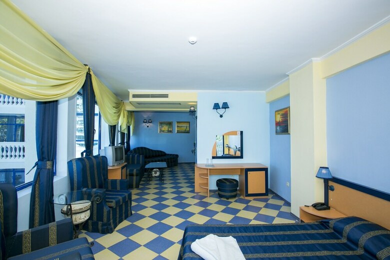 Hotel Chaika Beach Resort