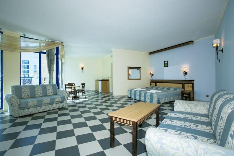 Hotel Chaika Beach Resort