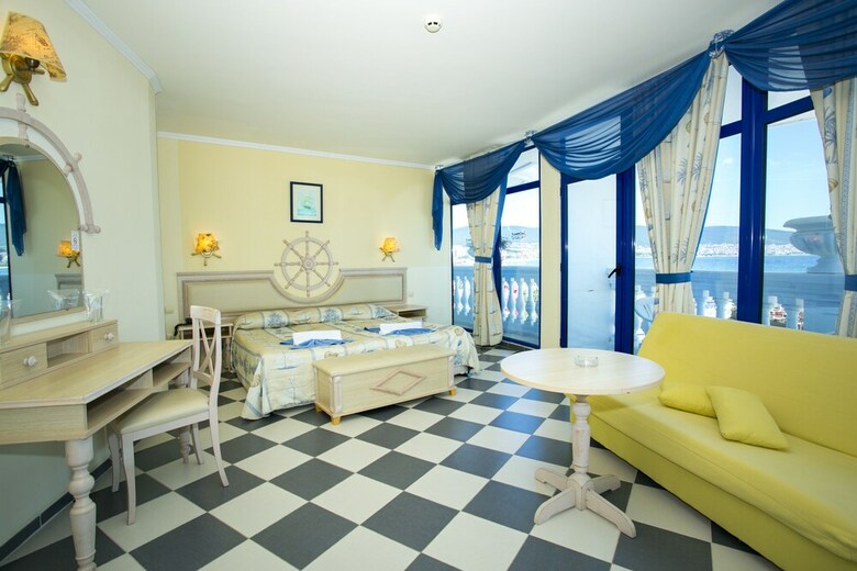 Hotel Chaika Beach Resort