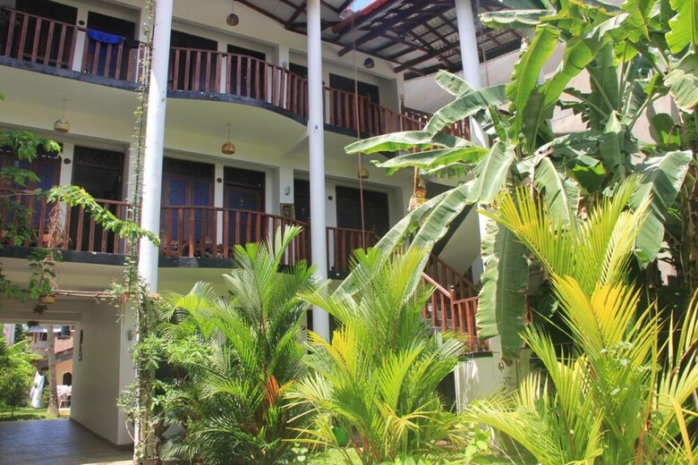 Hotel Yoho Villa Tropicana
