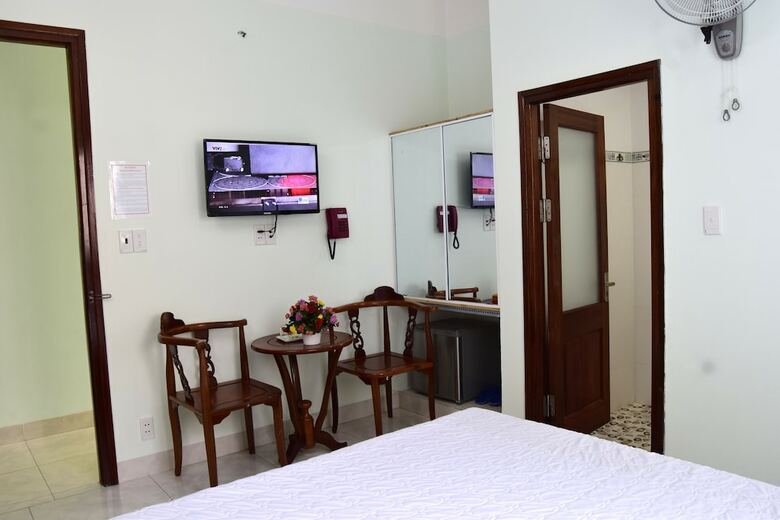 Hotel Khach San Huong Giang