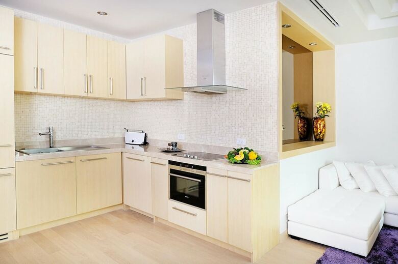Aparthotel Beachfront Phuket Seaview Suites
