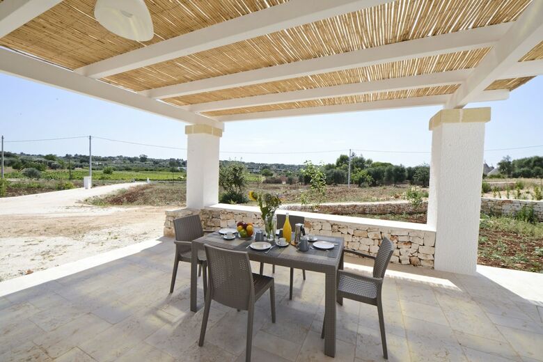 Villa, Trulli E Piscina Nel Cuore Della Valle D'itria
