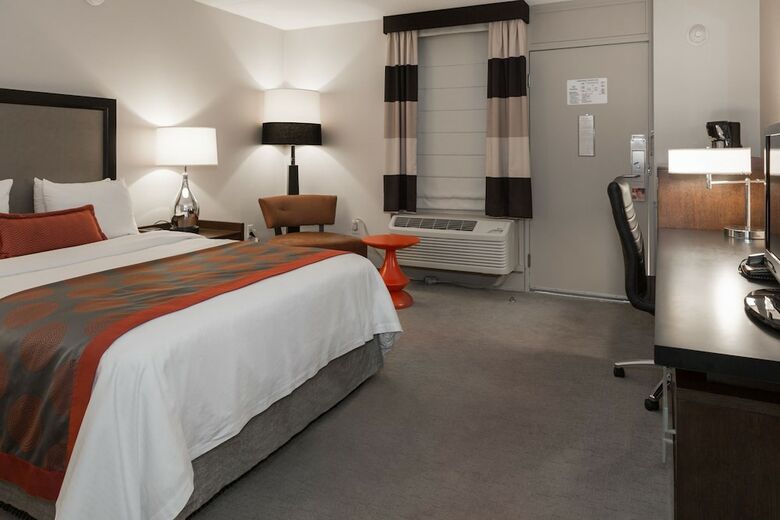 Hotel Ramada By Wyndham Boston
