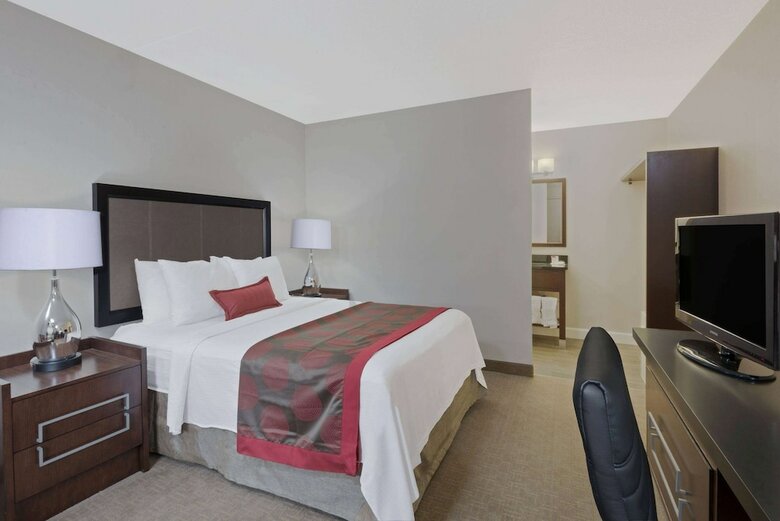 Hotel Ramada By Wyndham Boston