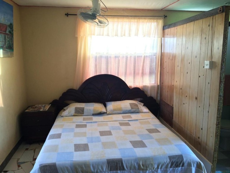 Yellow Moon Guesthouse & Apartments