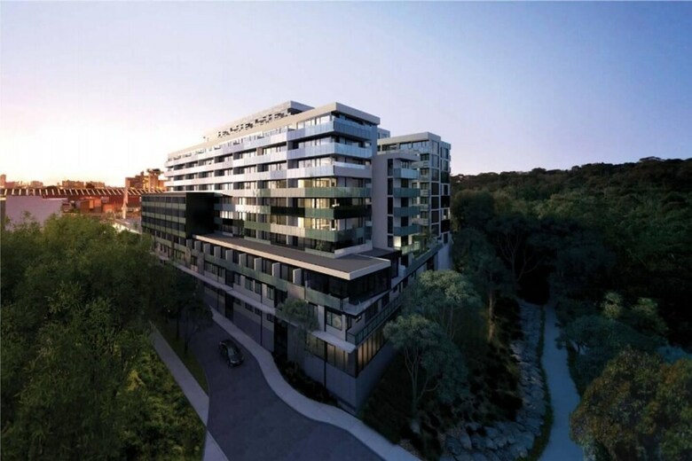 Sleek Arthouse Apartment With Pool Close To City