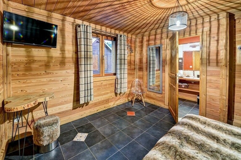 Hotel Le Cerf Che - Near Aravet Gondola
