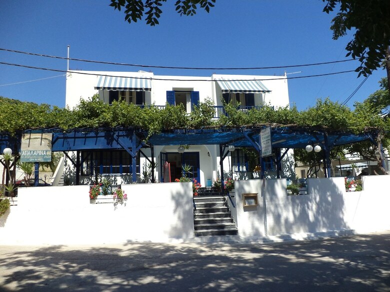 Aparthotel To Kamari