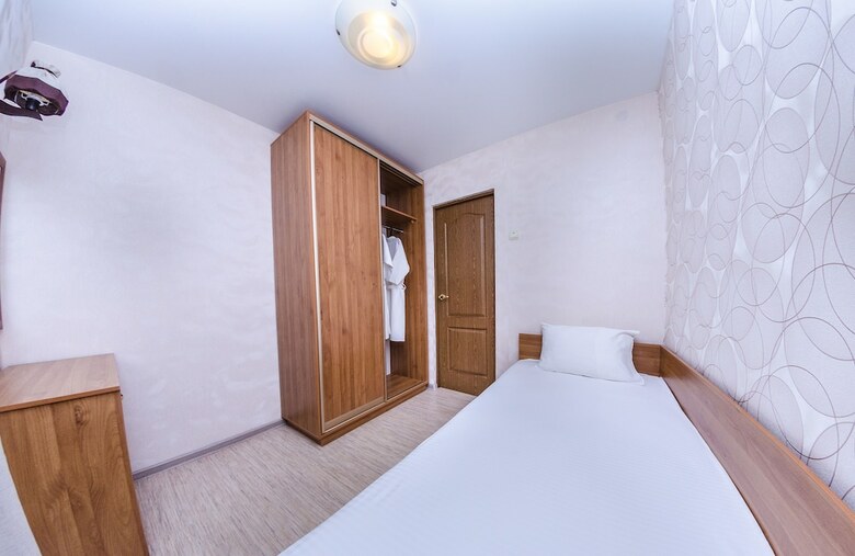 Cozy Three Bedroom Apartment On Lenina